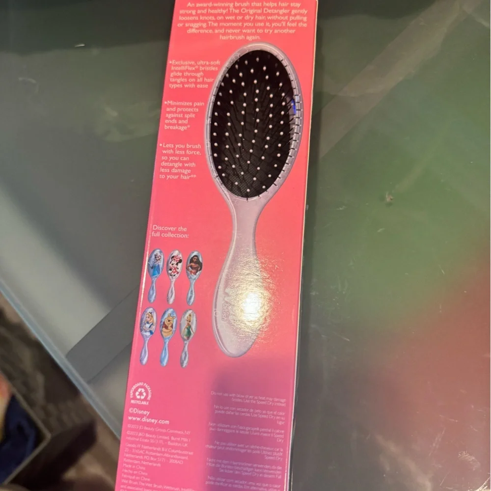 Minnie Mouse detangler WET BRUSH- 100 yr collectible series! Zoom in for more❤️: